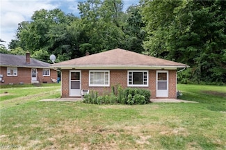 594 Shook Rd, Akron, OH 44319