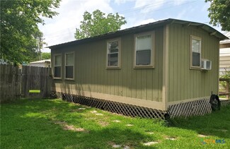 402 W Houston Ave, Seadrift, TX 77983