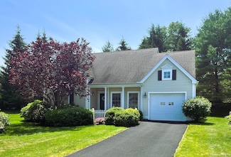 7 Clover Ln, Farmington, CT 06032