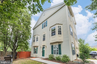 8226 Bates Rd, Lorton, VA 22079