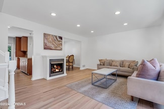 2 Roslyn Dr, Oakhurst, NJ 07755