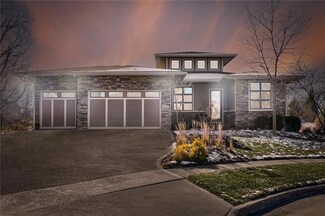 14422 Oakwood Dr, Urbandale, IA 50323