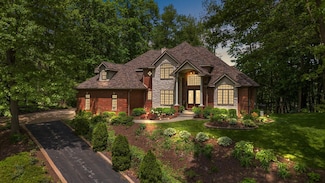 291 Hunt Club Dr, Valparaiso, IN 46385