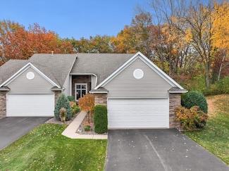 1062 Westcliff Ct, Saint Paul, MN 55126