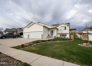 4815 Mellowsun Dr, Bismarck, ND 58503