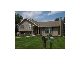 400 Harrington Ln, Gower, MO 64454