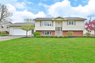 381 Earl Dr NW, Warren, OH 44483