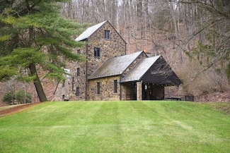 1397 Abers Creek Rd, Monroeville, PA 15146