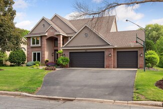 621 Hampshire Dr, Saint Paul, MN 55120