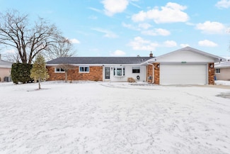 39520 Venetian Dr, Harrison Township, MI 48045