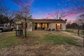 3226 Devalcourt Ave, Forest Hill, TX 76119
