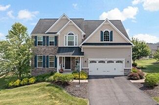 205 Springhill Dr, Oakdale, PA 15071