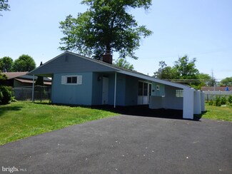 323 Blue Ridge Dr, Levittown, PA 19057