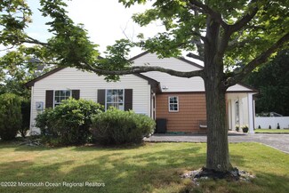 1 Pewter Dr, Tinton Falls, NJ 07753