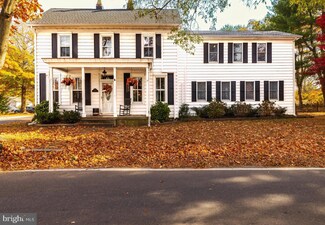 39 Chestnut St, Lumberton, NJ 08048