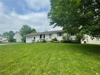 13 Charlene Dr, Rochester, NY 14606