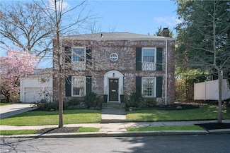 99 Fosdyke St, Providence, RI 02906