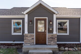 205 Locust St W, Three Oaks, MI 49128