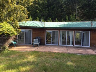 58 Wildflower Ln, Garberville, CA 95542