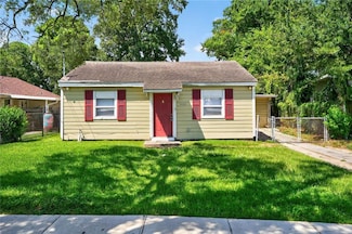 4522 Montegut Dr, New Orleans, LA 70126