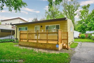 1925 Gilmartin St, Flint, MI 48503