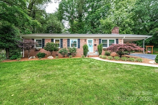 1571 10th Street Place NW, Hickory, NC 28601