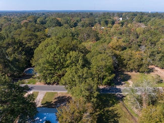 1419 Hendricks St, Columbia, MS 39429