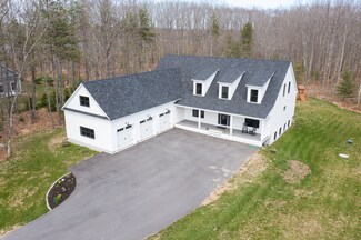 11 Mabry Ln, Kennebunk, ME 04043