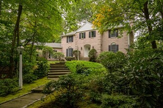 75 Old Farm Rd, Wellesley Hills, MA 02481