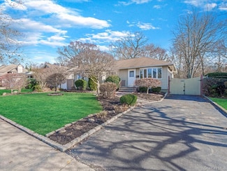 3167 Morgan Dr, Wantagh, NY 11793