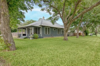 402 N Penn St, Flatonia, TX 78941