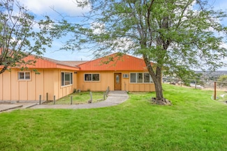 825 NW 3rd St, Madras, OR 97741