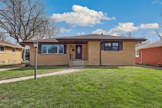 218 Lawndale Dr, Munster, IN 46321