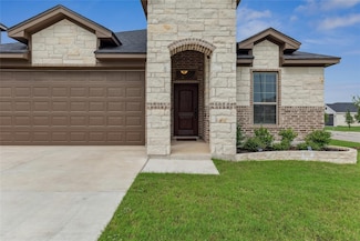 500 Seabiscuit Dr, Jarrell, TX 76537