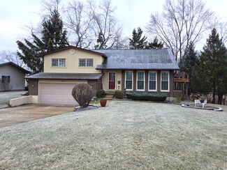 501 Oakview Ct, Schaumburg, IL 60193