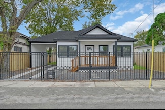 1114 Panama St, Houston, TX 77009
