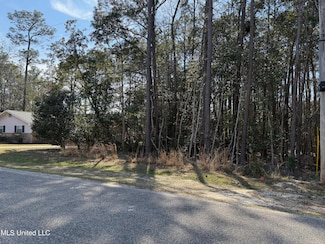 84127 Bayou Dr, Diamondhead, MS 39525