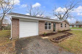 102 Lisa Ln, Charlestown, IN 47111