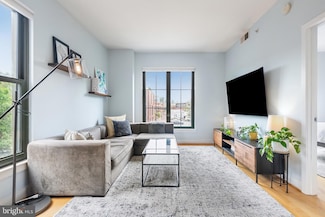 910 M St NW Unit 310, Washington, DC 20001