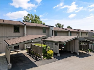 3 Harbour Ln, Canandaigua, NY 14424