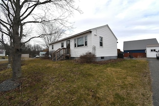 22 Somerset Ave, Fairfield, ME 04937