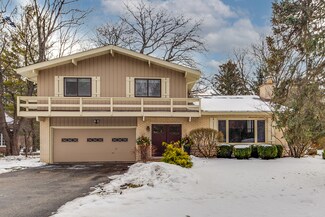 48 Oxford Dr, Lincolnshire, IL 60069