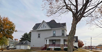 215 N Chestnut Ave, New Hampton, IA 50659