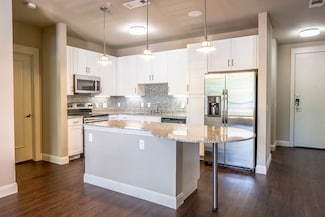 801 N Bishop Ave Unit 1-206, Dallas, TX 75208
