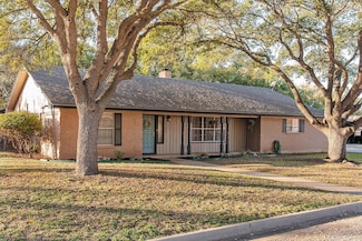 2100 Stanton St, Brady, TX 76825