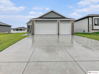 5910 SW 9th St, Lincoln, NE 68523