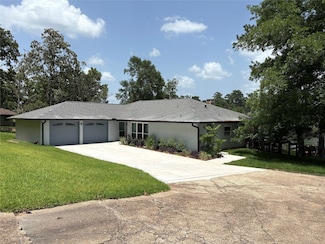 230 W Lake Dr, Livingston, TX 77351
