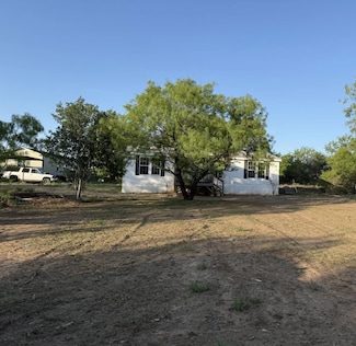 692 Wilson St, Cotulla, TX 78014
