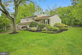 134 Devon Rd, Colonia, NJ 07067