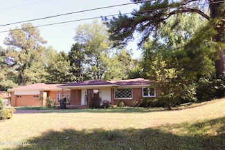 220 Rolfing Rd, Holly Springs, MS 38635